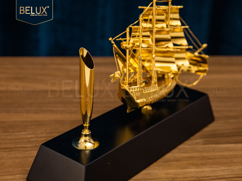 Đế bút thuận buồm xuôi gió mạ vàng 24k 20x12cm